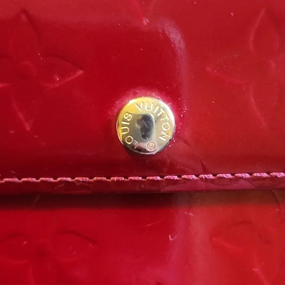 Authentic LOUIS VUITTON VERNIS RED WALLET - Picture 9 of 13